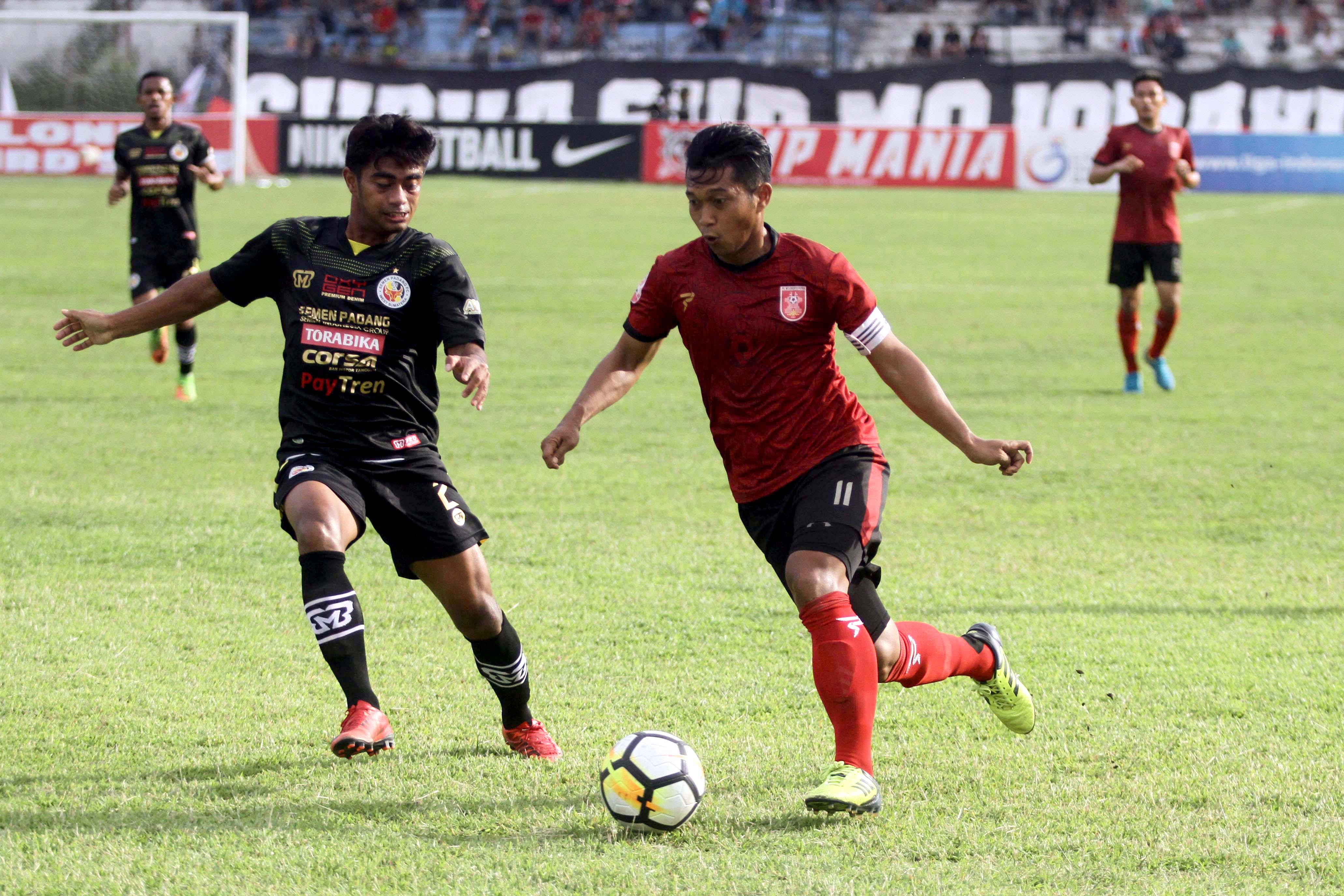 Dua Penalti Buyarkan Fokus Pemain Semen Padang